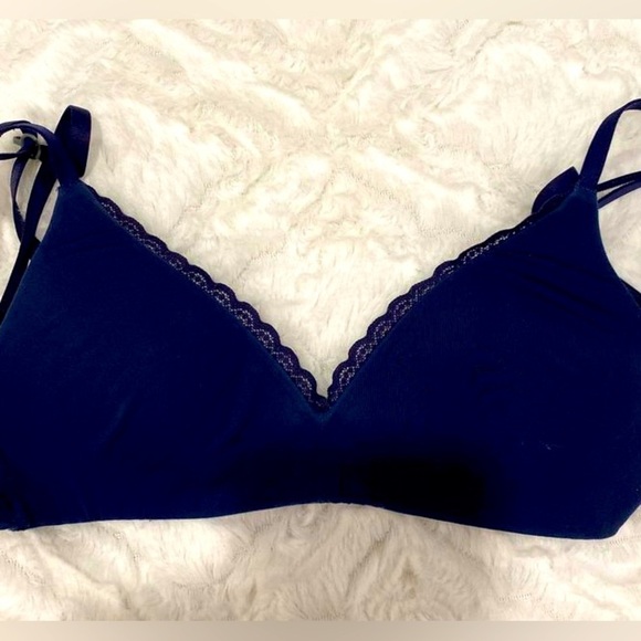 ⭐️Aerie,36-D, Blue Demi-bra,wireless with lace trim,Hook in Back for Racer/Back! - Picture 3 of 10